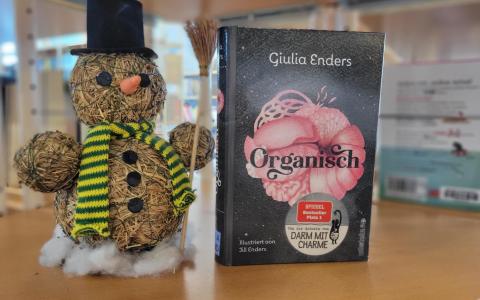 Schneemann mit Sachbuch